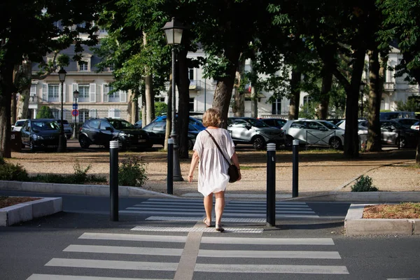 프랑스 도르도뉴의 구유에서 2023 거리의 보행자 — 스톡 사진