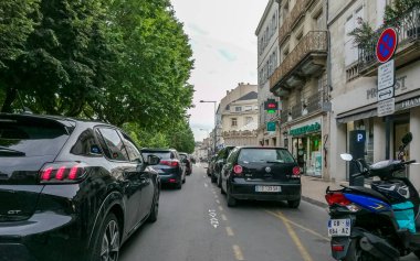 Perigueux, Fransa 08 Haziran 2023: Şehir Hayatı Ebb ve Akışı - Perigueux Trafiği