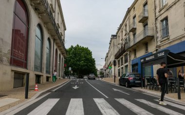 Perigueux, Fransa 08 Haziran 2023: Şehir Hayatı Ebb ve Akışı - Perigueux Trafiği