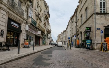 Perigueux, Fransa 08 Haziran 2023: Şehir Hayatı Ebb ve Akışı - Perigueux Trafiği