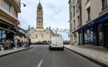 Perigueux, Fransa 08 Haziran 2023: Şehir Hayatı Ebb ve Akışı - Perigueux Trafiği