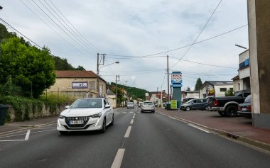 Perigueux, Fransa 08 Haziran 2023: Şehir Hayatı Ebb ve Akışı - Perigueux Trafiği