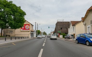 Perigueux, Fransa 08 Haziran 2023: Şehir Hayatı Ebb ve Akışı - Perigueux Trafiği
