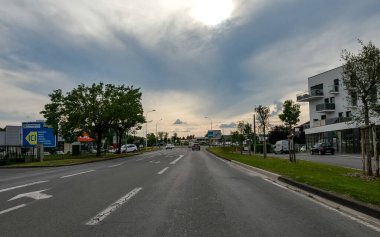 Perigueux, Fransa 08 Haziran 2023: Şehir Hayatı Ebb ve Akışı - Perigueux Trafiği
