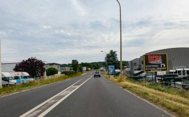 Perigueux, Fransa 08 Haziran 2023: Şehir Hayatı Ebb ve Akışı - Perigueux Trafiği
