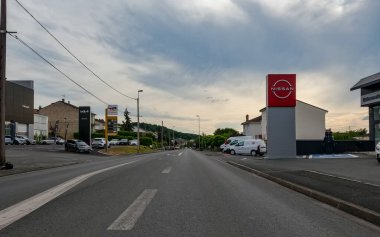 Perigueux, Fransa 08 Haziran 2023: Şehir Hayatı Ebb ve Akışı - Perigueux Trafiği