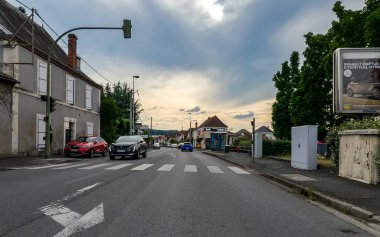 Perigueux, Fransa 08 Haziran 2023: Şehir Hayatı Ebb ve Akışı - Perigueux Trafiği