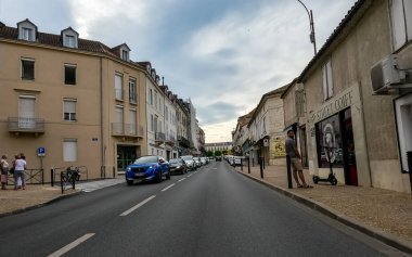 Perigueux, Fransa 08 Haziran 2023: Şehir Hayatı Ebb ve Akışı - Perigueux Trafiği