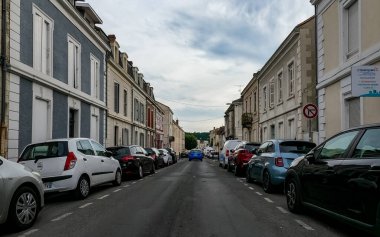 Perigueux, Fransa 08 Haziran 2023: Şehir Hayatı Ebb ve Akışı - Perigueux Trafiği