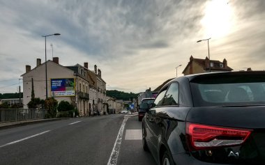 Perigueux, Fransa 08 Haziran 2023: Şehir Hayatı Ebb ve Akışı - Perigueux Trafiği