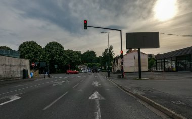 Perigueux, Fransa 08 Haziran 2023: Şehir Hayatı Ebb ve Akışı - Perigueux Trafiği