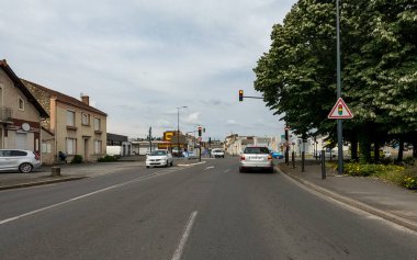 Perigueux, Fransa 08 Haziran 2023: Şehir Hayatı Ebb ve Akışı - Perigueux Trafiği