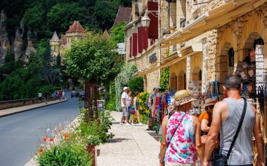 Dordogne, Fransa 11 Haziran 2023: Büyüleyici Turizm yoluyla Dordogne 'un Büyüsünü Keşfedin