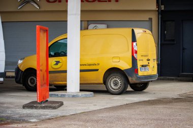 Limoges, Haute Vienne, Fransa 18 Haziran 2023: Posta İdaresi 'nde yoğun bir gün