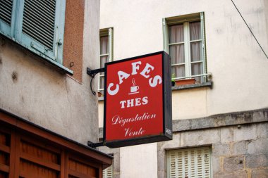 Limoges, Haute Vienne, Fransa 18 Haziran 2023: Bir Yerel Bar ve Restoranda Sıcak Akşam