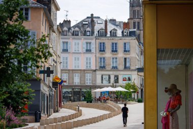 Limoges, Haute Vienne, Fransa 18 Haziran 2023: The Charming Streets of Limoges