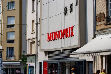 Limoges, Haute Vienne, Fransa 18 Haziran 2023: Antika Mahallede Gelişen Küçük İş