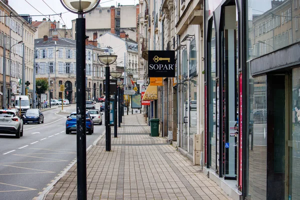 Limoges, Haute Vienne, Fransa 18 Haziran 2023: The Charming Streets of Limoges