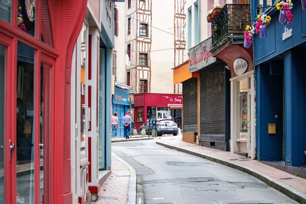 Limoges, Haute Vienne, Fransa 18 Haziran 2023: The Charming Streets of Limoges