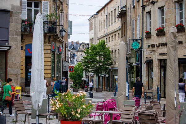 Limoges, Haute Vienne, Fransa 18 Haziran 2023: The Charming Streets of Limoges