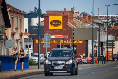 Perigueux, Dordogne, Fransa 17 Haziran 2023: Küçük ölçekli Perakende Perakende Dükkanları Keşfi