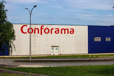 Perigueux, Dordogne, Fransa 17 Haziran 2023: Büyük Süpermarketler Koridorlarını Keşfetmek