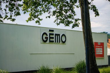 Perigueux, Dordogne, Fransa 17 Haziran 2023: Büyük Süpermarketler Koridorlarını Keşfetmek