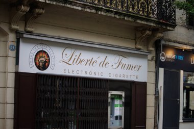 Perigueux, Dordogne, Fransa, 21 Haziran 2023: Küçük İşletmeler, Yerel Ekonominin Kalbi