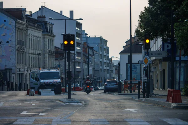 法国多顿 Perigueux 2023年6月29日 古色古香街上的日常生活之光 — 图库照片