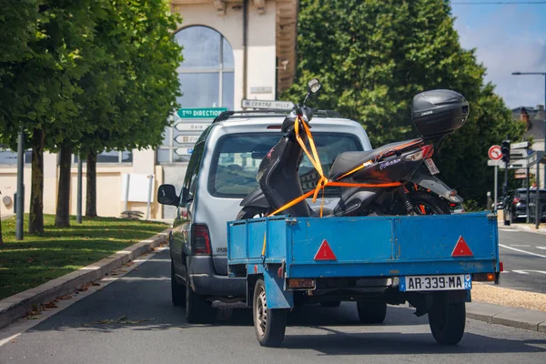 stock image Perigueux, Dordogne, France, July 2, 2023: Car Towing a Trailer with a Scooter Securely Fastened