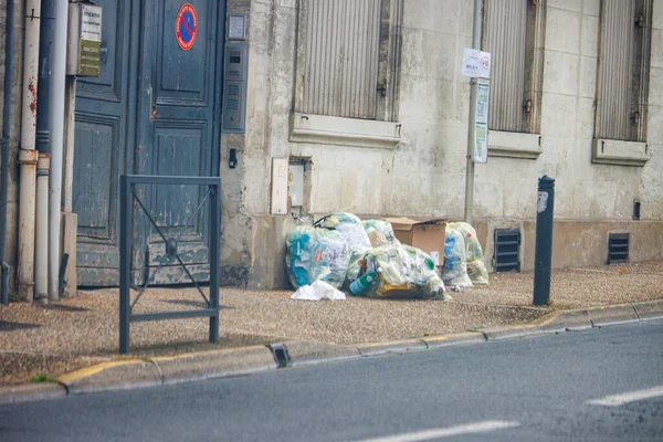 Dordogne França Julho 2023 Reciclagem Lixeiras Alinhadas Calçada Para Gestão — Fotografia de Stock