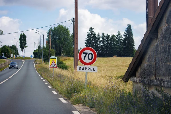 2023年7月4日 法国杜龙 速度限制标志指示每小时最高70公里 — 图库照片