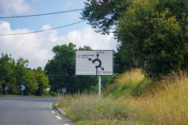 Dordogne Franciaország Július 2023 Forgalmi Jelzések Egy Közelgő Körforgalomra Utalnak — Stock Fotó