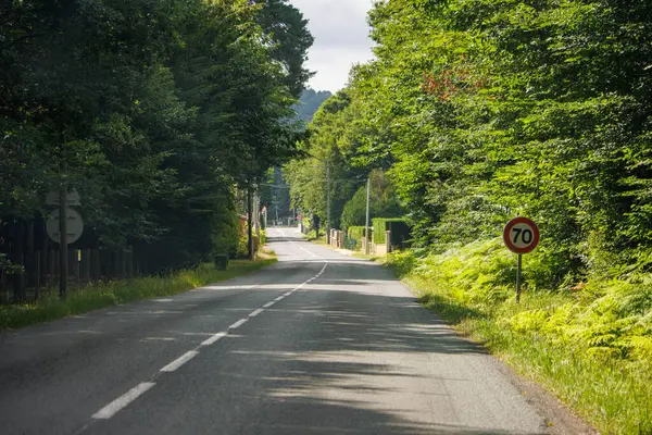 Dordogne, Fransa Temmuz 04: 2023: Mesafeye uzanan Uzun Düz Yol