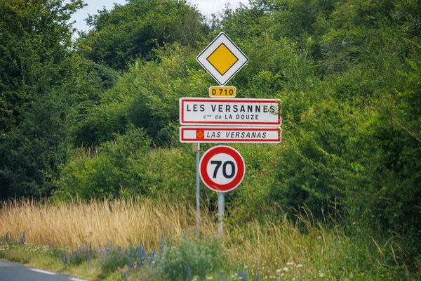 Dordogne Franciaország Július 2023 Les Versannes Village Sign Speed Limit — Stock Fotó