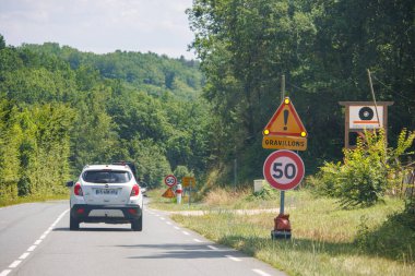 Dordogne, Fransa Temmuz 02 2023: Bir Ülke Otobanı Yol İşareti