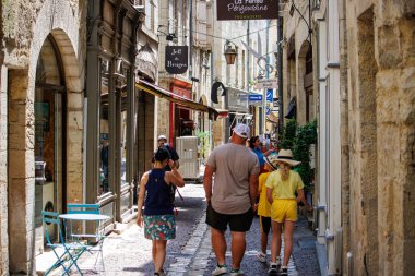 Perigueux, Dordogne, Fransa 4 Temmuz 2023: Tarihi Şehri Keşfeden Turistler