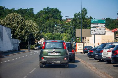 Perigueux, Dordogne, Fransa Temmuz 09 2023: Trafik Akışı, Otomobil Hareketi