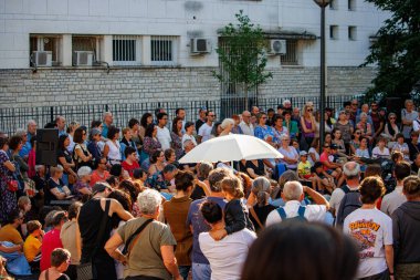 Perigueux, Dordogne, Fransa Temmuz 04: 2023: Şemsiyeler Şehirde Güneş Korunması İçin