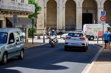 Perigueux, Dordogne, Fransa 14 Temmuz 2023: Şehir Trafiği, Ekolojik Etki