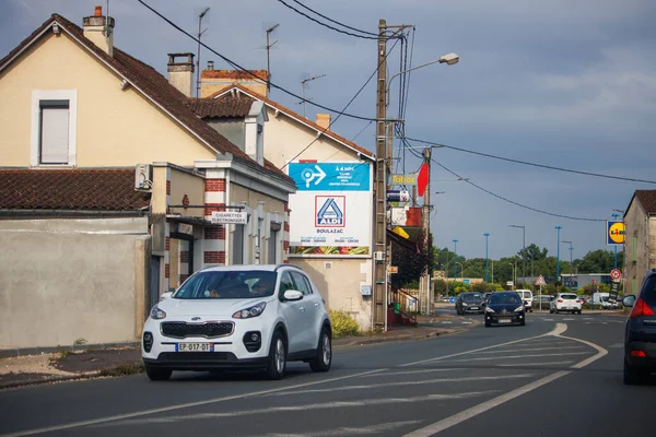 Perigueux, Dordogne, Fransa 11 Temmuz 2023: Aldi Mağaza Reklamları, İndirim