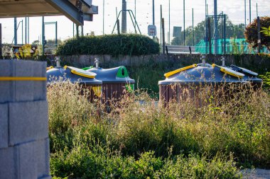 Perigueux, Dordogne, Fransa 14 Temmuz 2023: Mahalle Geri Dönüşüm Kutusu, Ekolojik Düzenleme