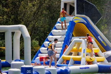 Dordogne, Fransa 23 Temmuz 2023: Aquaglide Su Faaliyeti, Turizm, Tatil Keyfi
