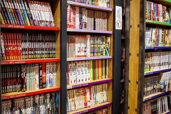2023年9月9日 Manga Titles Dominating Bookstore Shelves — 图库照片