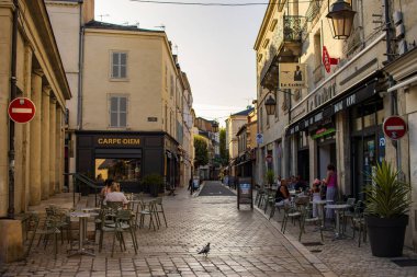 Perigueux, Fransa 08 Eylül 2023: Perigueux 'da Yerel Bistrot' ta Tost İçin Hazır.