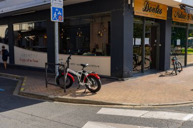 Perigueux, Fransa 11 Eylül 2023: Perigueux 'da Elektrik Motorlarının Yükselişi.