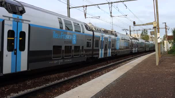 Ile France Fransa Kasım 2023 Sncf Çift Katlı Tren Stasyondan — Stok video
