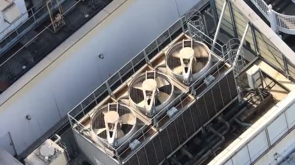 Tokio Japan November 2023 Betriebsfähige Dachturbinen Auf Einem Gebäude Aus — Stockvideo
