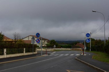 Perigueux, Fransa 23 Ekim 2023: Yaya ve Bisiklet Geçidi Kentsel Ayarlarda