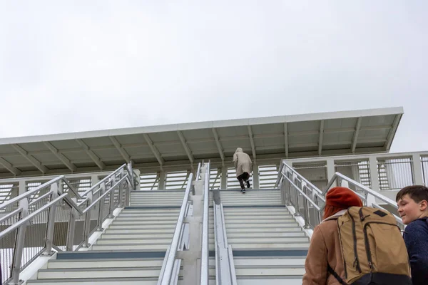 Perigueux, Fransa 23 Ekim 2023: Bir Köprü üzerindeki yaya merdivenleri